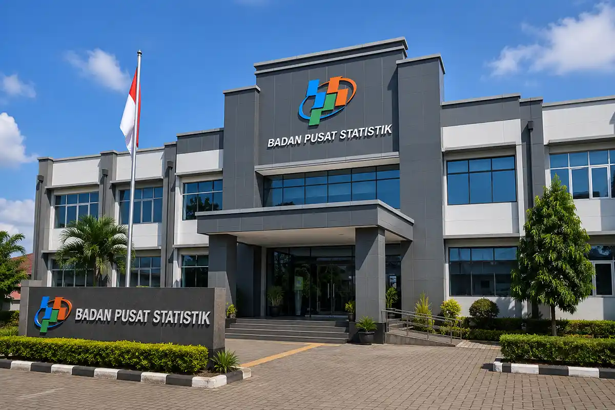 Tampak depan gedung kantor Badan Pusat Statistik BPS dengan bendera Merah Putih di halaman.
