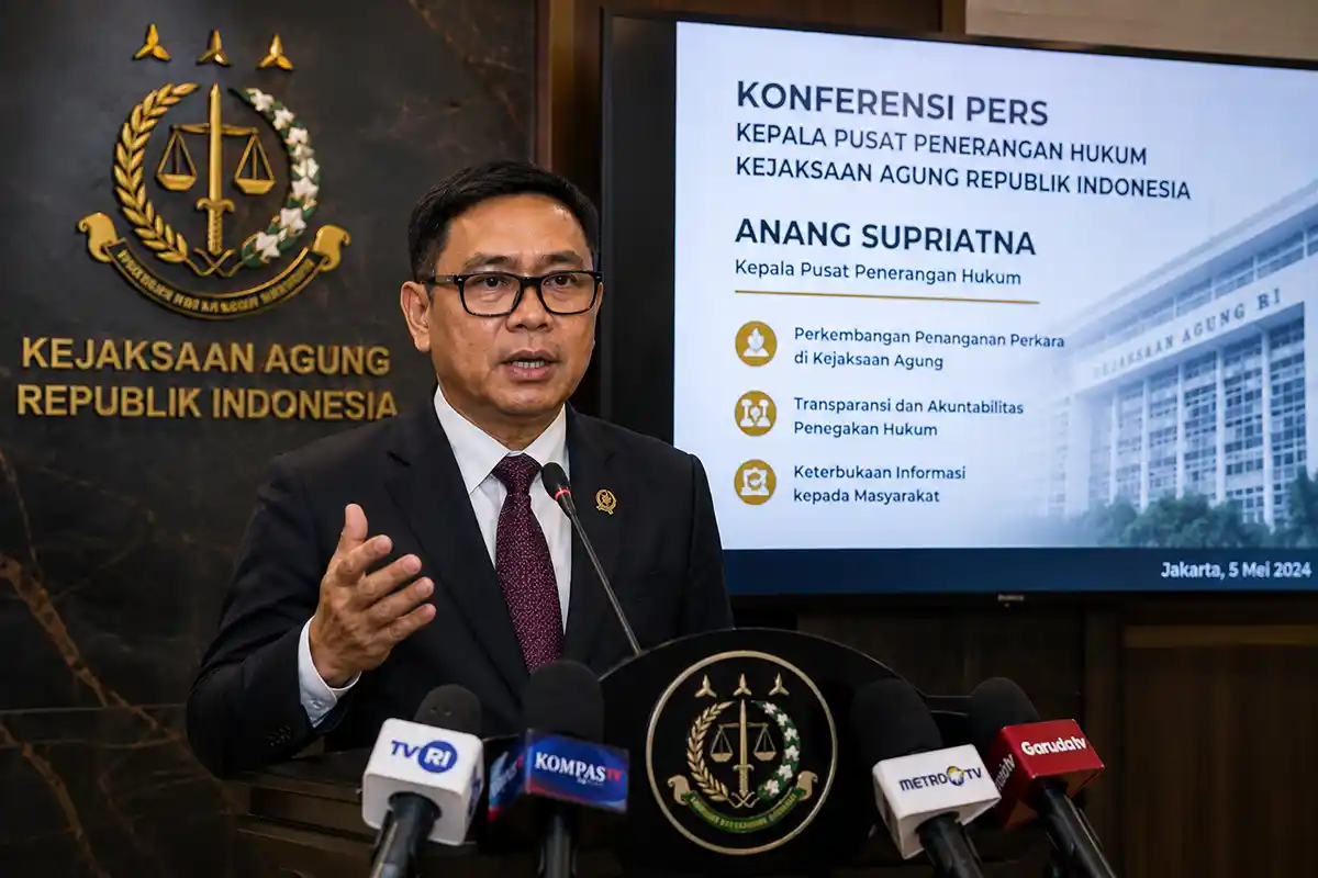 Wartawan mewawancarai pejabat Kejaksaan Agung terkait perkembangan kasus suap nikel.