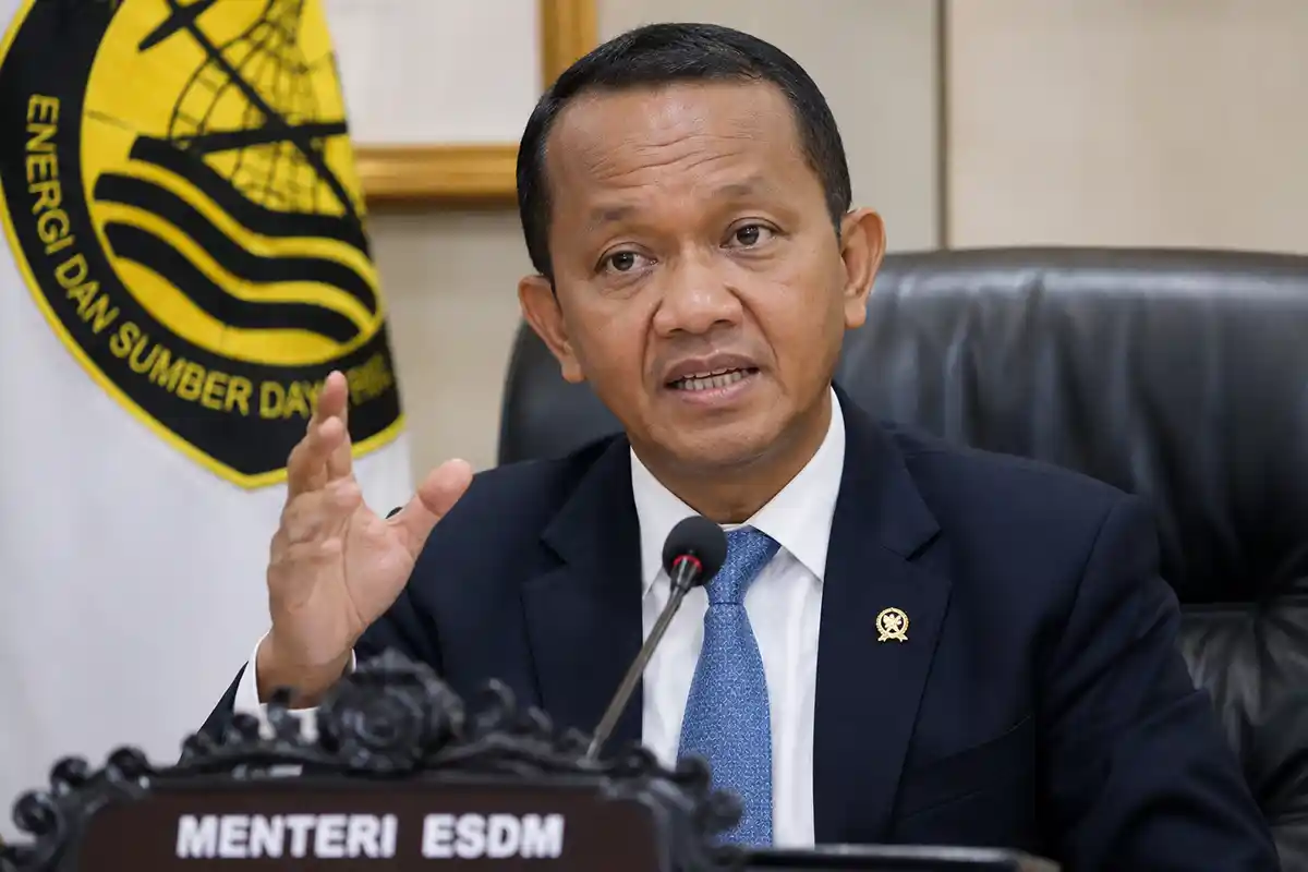 Menteri ESDM Bahlil Lahadalia memberikan keterangan terkait kebijakan royalti tambang.