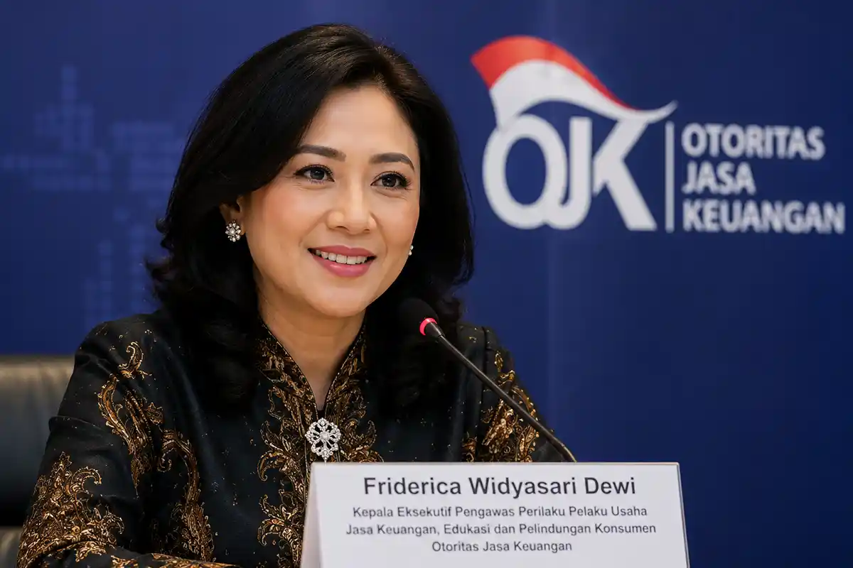 Friderica Widyasari Dewi Anggota Dewan Komisioner OJK memberikan keterangan pers terkait pasar modal.