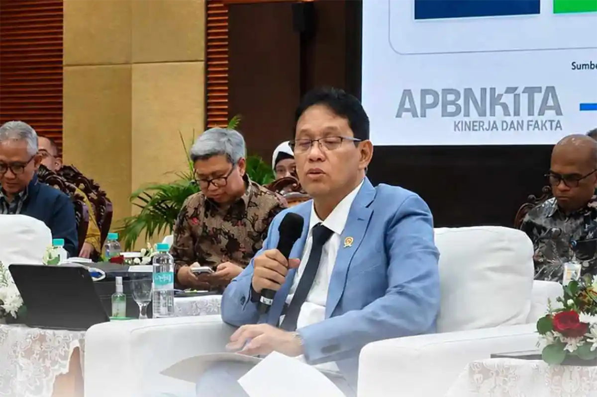 Menteri Keuangan Purbaya Yudhi Sadewa saat menerangkan terkait pemangkasan dana MBG