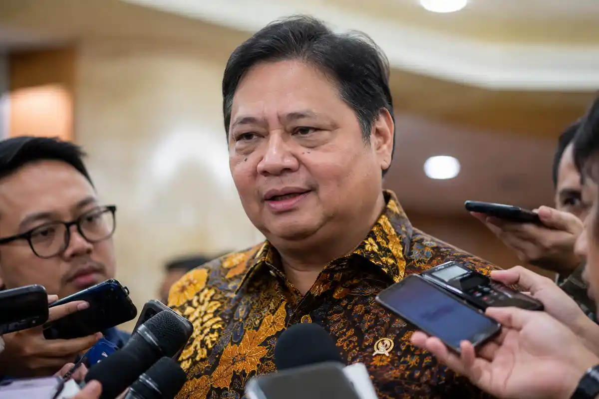 Menteri Perekonomian memberikan keterangan terkait pengkajian ulang desil DTSEN dan pembatasan Pertalite.