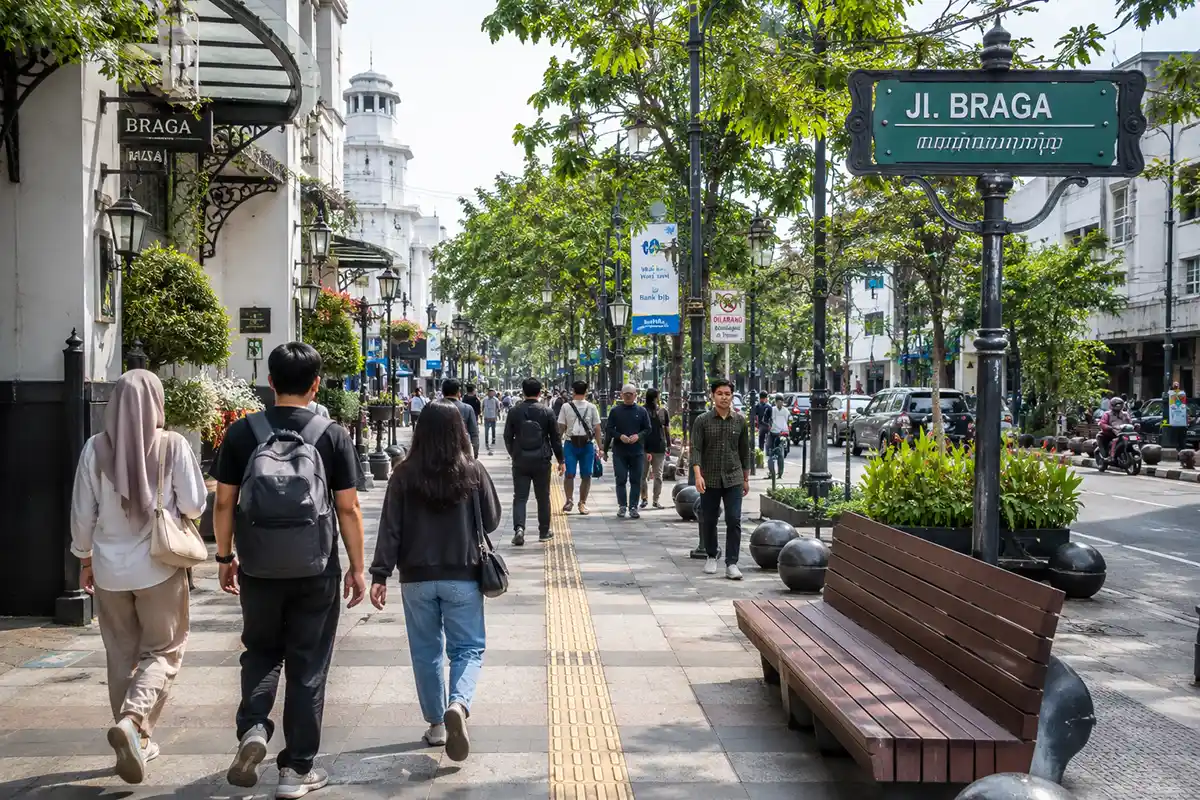 Suasana pedestrian Jalan Braga di Kecamatan Sumur Bandung, Kota Bandung.