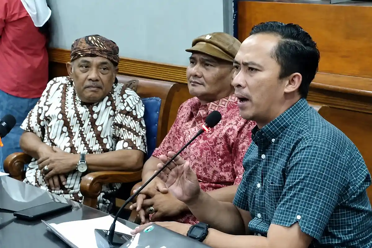 Perwakilan Kaukus Ketokohan Jawa Barat memberikan pernyataan pers mengusulkan Ahmad Heryawan.